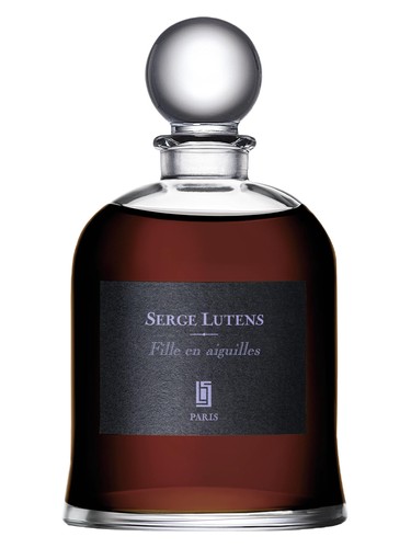 Frasco de Fille en Aiguilles — Serge Lutens