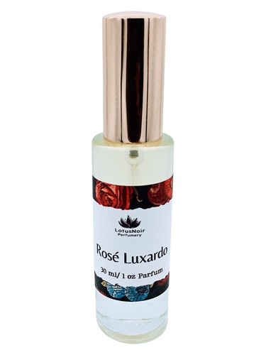 Frasco de Rosé Luxardo, de Lotus Noir Perfumery