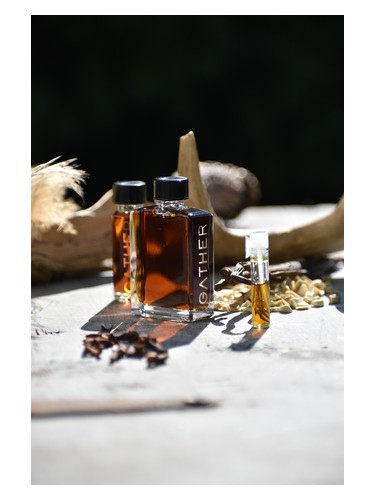 Frasco de Shakti, de Gather Perfume