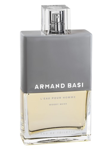 Frasco de Armand Basi L'Eau Pour Homme Woody Musk, de Armand Basi