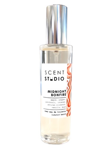 Frasco de Midnight Bonfire, de Scent Studio