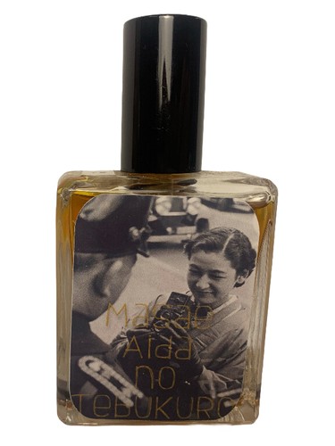 Frasco de Masae Aida no Tebukuro — Phronema Perfumes