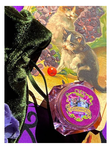 Frasco de Beaumes de Cassis, de Velvet & Sweet Pea’s Purrfumery