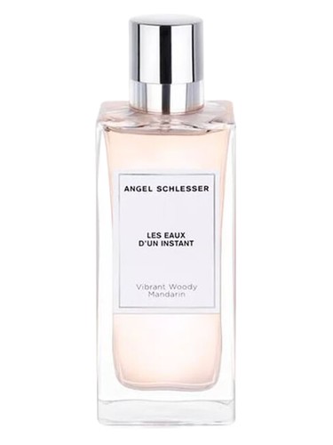 Frasco de Vibrant Woody Mandarin, de Angel Schlesser