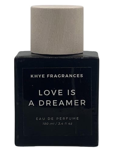 Frasco de Love Is A Dreamer, de Khye Fragrances