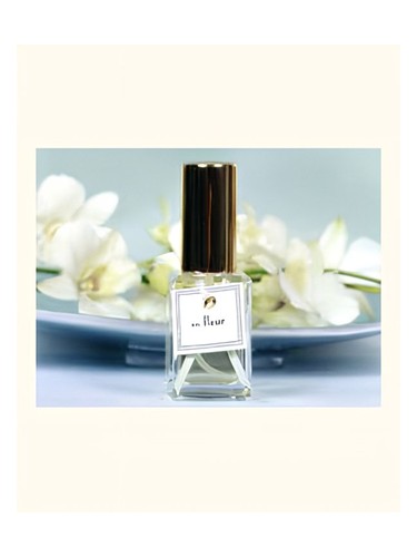 Frasco de En Fleur, de DSH Perfumes