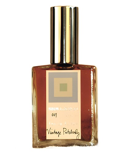 Frasco de Vintage Patchouly, de DSH Perfumes