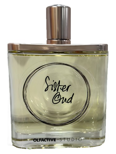 Frasco de Sister Oud, de Olfactive Studio