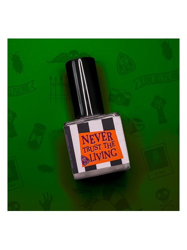 Frasco de Never Trust the Living — Sixteen92