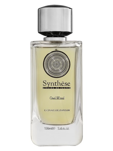 Frasco de Oud Wood, de Synthèse Atelier de Parfum