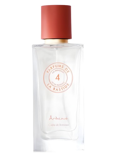 Frasco de Ardent Cedar & Cardamom, de Parfums de la Bastide
