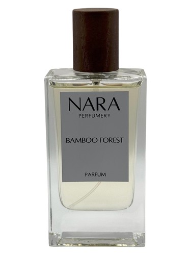 Frasco de Bamboo Forest, de Nara Perfumery
