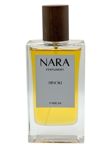 Frasco de Hinoki, de Nara Perfumery